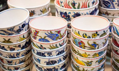 Hatıra ve hediye kaseleri Osmanlı tarzı ve sanat kalıplarında.