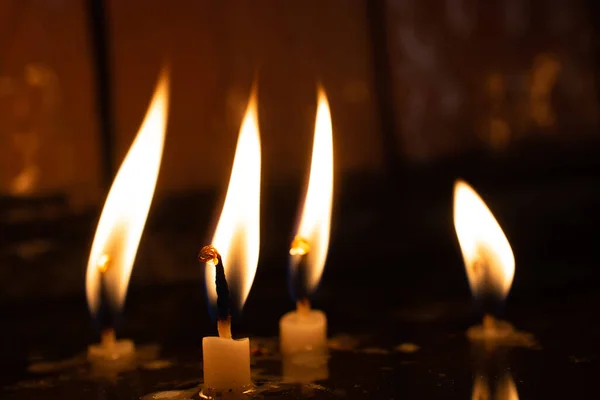 Αναμμένο Κερί Κάνοντας Φως Στην Όψη — Φωτογραφία Αρχείου
