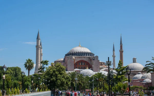 Ayasofya, Bizans mimarisinin dünyaca ünlü anıtı.