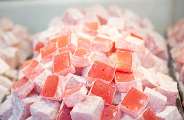 Geleneksel Türk Lokum şekeri ile kaplanmış yumuşak şekerler