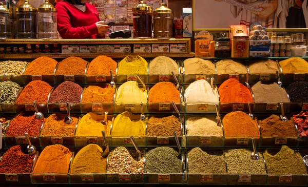 Oosterse Kleurrijke Specerijen Een Traditionele Turkse Spice Bazaar — Stockfoto