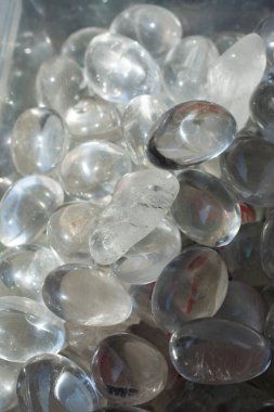 Doğal mineral kaya örneği - dumanlı kuvars