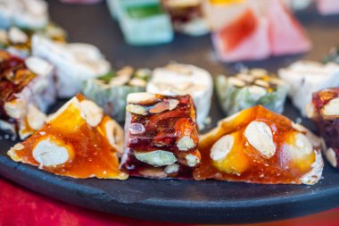 Geleneksel Türk Lokum şekeri ile kaplanmış yumuşak şekerler