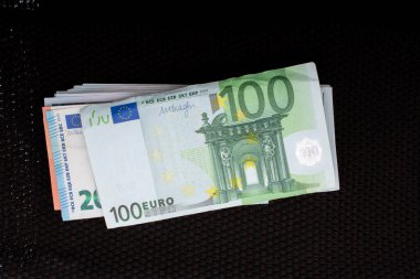 Finansal geçmiş. Euro banknotları. İş, finans, yatırım, tasarruf, yolsuzluk kavramı.
