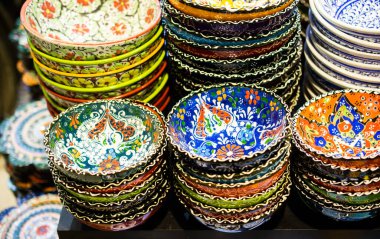 Osmanlı tarzı sanat örnekleriyle hatıra ve hediye seramik kaseleri