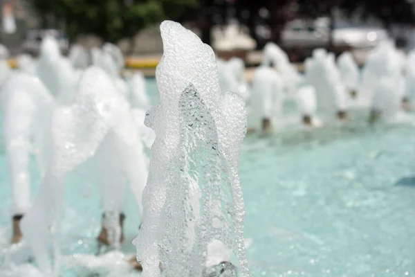 Les Fontaines Jaillissant Eau Pétillante Dans Une Piscine Dans Parc — Photo