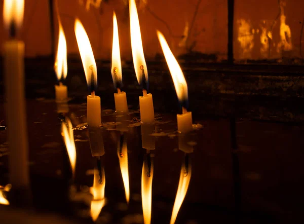 Brandende Kaars Die Licht Maakt Het Zicht — Stockfoto