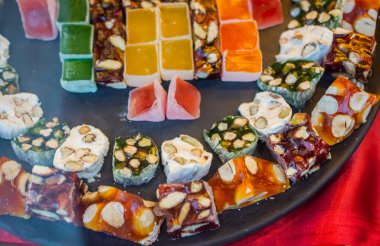 Geleneksel Türk Lokum şekeri ile kaplanmış yumuşak şekerler