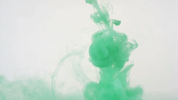 Fundo ondulado abstrato verde. Tinta na água. HD . — Vídeo de Stock