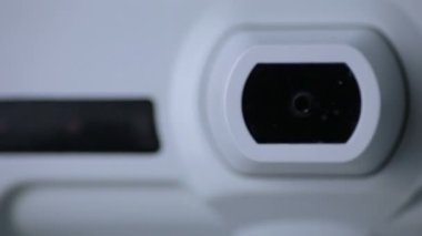 Tıbbi makine muayene göz küresi. Göz muayene testi bir profesyonel tıbbi ekipman ekran üzerinde.