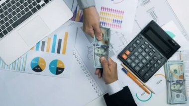 İşadamları para bölmek deneyin. Açgözlü, inatçı, işbirliği yapmayan erkekler bize dolar ile.