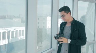 Gerçek bir eatate ve bir pencere görünümü fotoğraflarını Emlak.