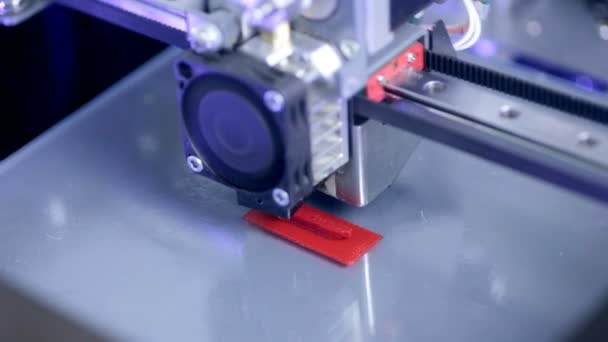 Impression 3D un modèle de guitare sur imprimante 3D. Temps écoulé .