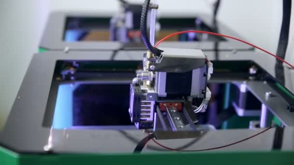 Two 3D printers creating objects. — Stock Video
