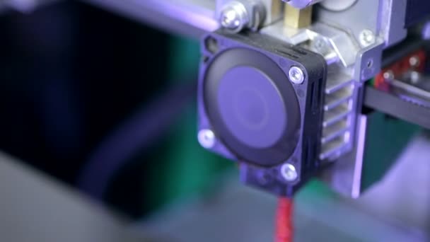 Chiudete. Stampante 3D che fa parte della protesi umana . — Video Stock