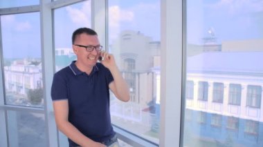 Para öne briber. Yolsuzluk, rüşvet ve dolandırıcılık kavramı.