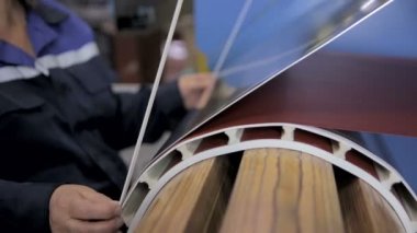 Elektrik modern fabrikası ekipman elektrik trafo üretim. Kaymak ateş.