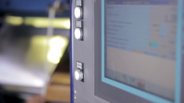 Control panel display. Worker on a modern industrial equipment operating with metal sheet. Slider shoot. — Αρχείο Βίντεο