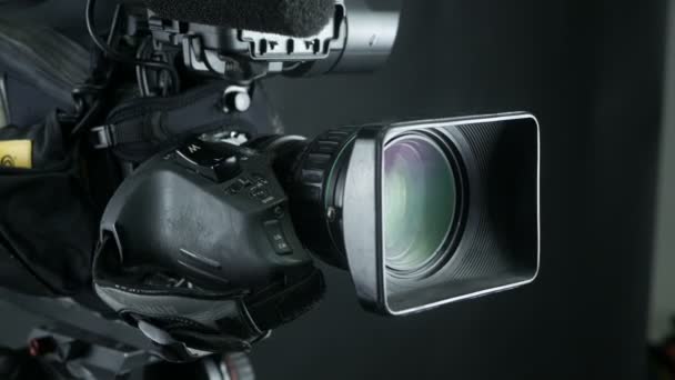 텔레비전 스튜디오 카메라입니다. 전문 캠코더 방송. — 비디오