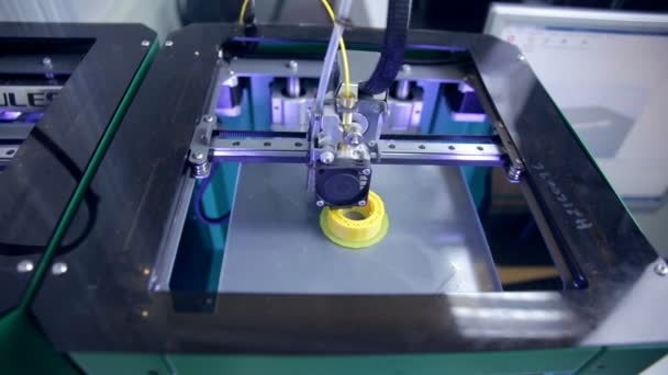 Impressora de plástico 3D, impressão 3D. Impressora tridimensional durante o trabalho emlaboratório moderno . — Vídeo de Stock