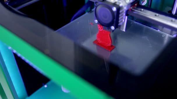 Impressora 3D. Impressão com filamento de fio de plástico na impressora 3D. Fechar . — Vídeo de Stock