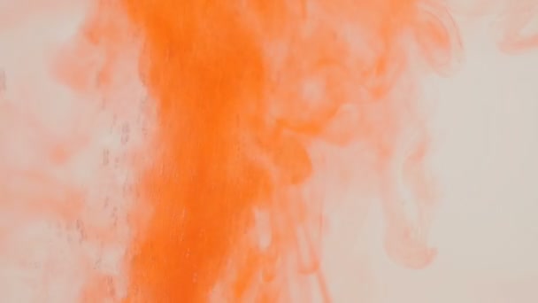 Оранжевые чернила в воде Абстрактный фон. — стоковое видео