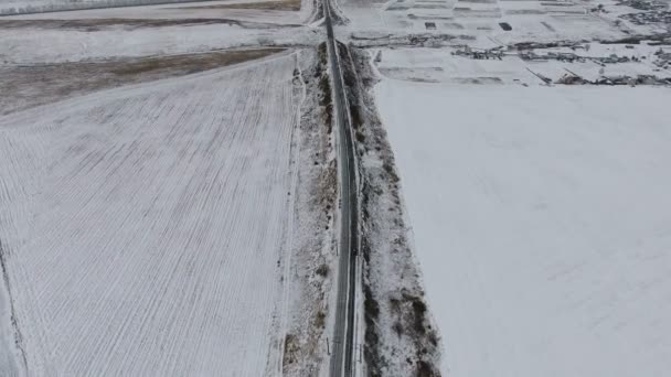 Filmagem aérea - ferrovia vazia no inverno. Vista de cima . — Vídeo de Stock