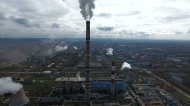 Endüstriyel fabrikalar ve tesisler duman. Çevre kirliliği. Hava.