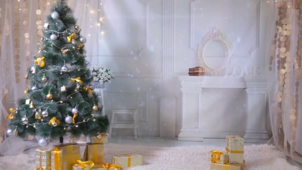 Nowy rok, Boże Narodzenie, prezenty, kominek w salonie. Nikt, nie ma ludzi. Nowy rok tło. — Wideo stockowe