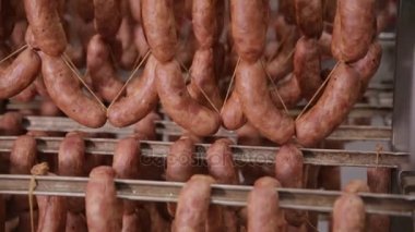 Sosis fabrikası dondurucu depolama. Hazır, bir büyük gıda depo ptoducts karşılamak yapılmış.