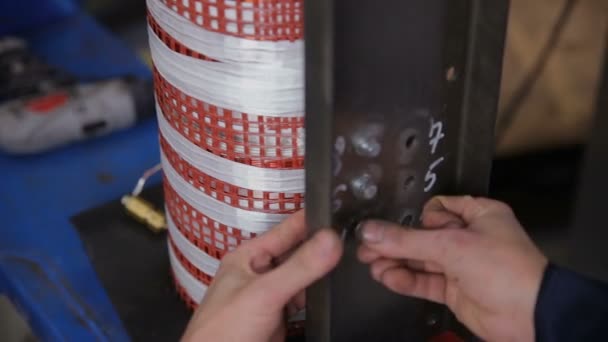 Worker hands tightening screws manualy on a assembly line. — Stock Video