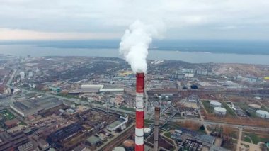 Büyük endüstriyel kompleksi, ambar. Fuming boru. Hava.