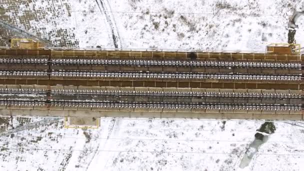 Ferrocarril, ferrocarril en invierno. Aérea. No hay trenes . — Vídeos de Stock