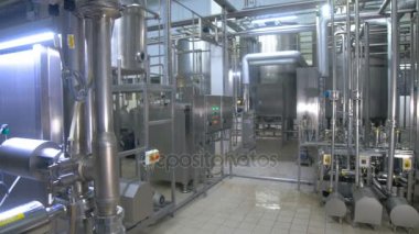 Paslanmaz çelik konstrüksiyon rafinerisinde. Benzin, benzin, yakıt, petrol, üretim.