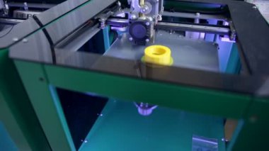 3D yazıcı baskı plastik öğesi tamamlandı.