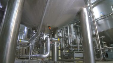 Modern su arıtma temizlik ekipmanları. Kirli su temizleme tesisi.