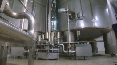 Modern su arıtma temizlik ekipmanları. Kirli su temizleme tesisi.