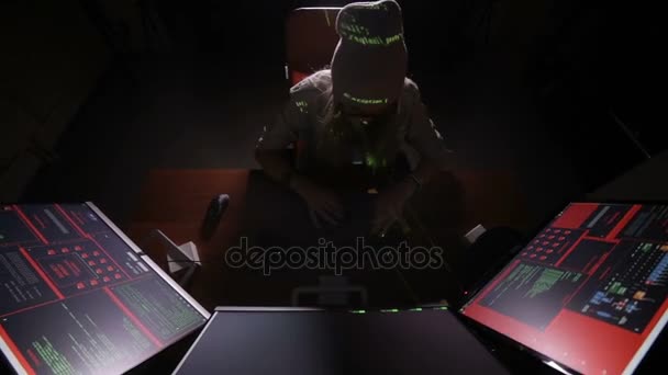 Codage pirate, concept de cyberattaque virtuelle . — Video