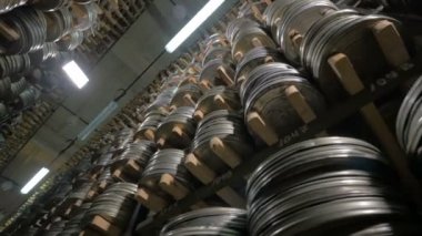 Vintage reel, eski bir medya video veya ses kasetleri Arşiv rafları.