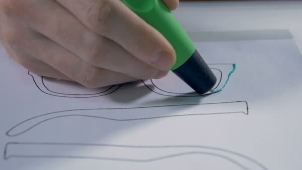 Innovativ produktionsteknik. 3D-penna att göra riktiga glasögon med plast. — Stockvideo