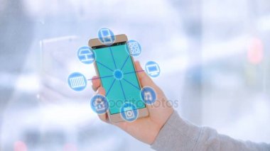 Akıllı ev teknolojisi. Adam akıllı ev, smarthome çalıştırmak için sanal fütüristik touchscreen kullanın.