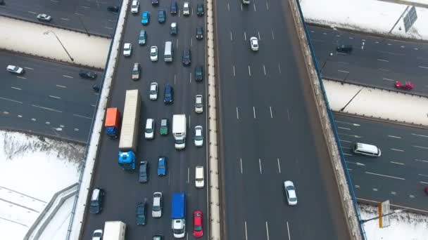 Intersectarea autostrăzilor. Vedere aeriană din dronă . — Videoclip de stoc