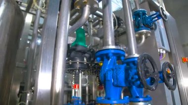 Borular, depoları, endüstriyel fabrika tanklarda. Kimya, petrol, gaz waterbio Gaz boruları.