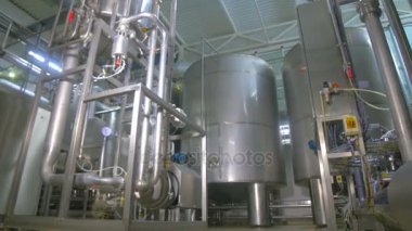 Petrol rafinerisi, yakıt boru hattı inşaat rafineri fabrika içinde.