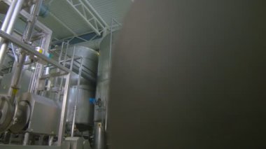 Petrol rafinerisi, yakıt boru hattı inşaat rafineri fabrika içinde.