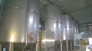 Borular, depoları, endüstriyel fabrika tanklarda. Kimya, petrol, gaz waterbio Gaz boruları.