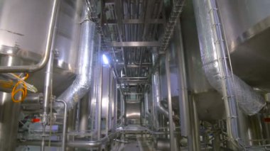 Petrol rafinerisi, yakıt boru hattı inşaat rafineri fabrika içinde.