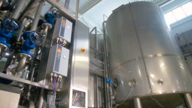 Endüstriyel Tesis büyük demir tanklar. Gaz depoları.