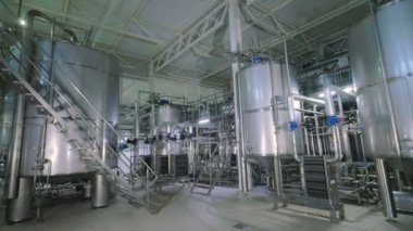 Modern tesislerinde çelik kaplar.