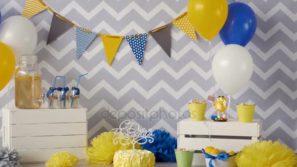 Birthday party background. Balloons and stars on beautiful backdrop. — Stock Video
